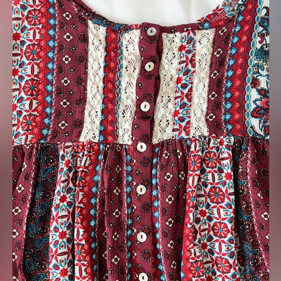 Full Tilt Burgundy Floral Pattern Button-Up Blouse Size Small - Picture 3 of 9